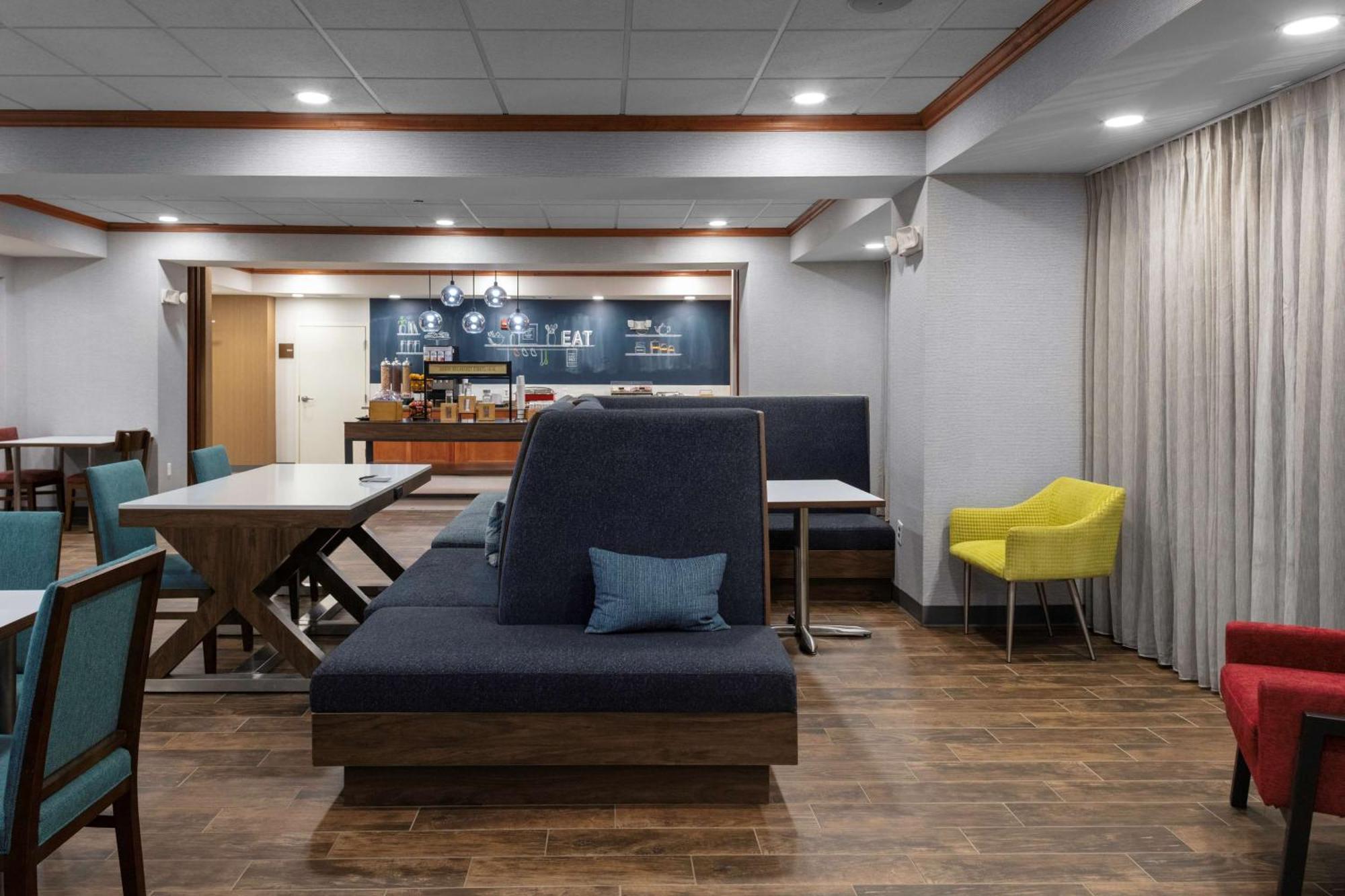 Hampton Inn Gretna - Smith Mountain Lake Exteriör bild